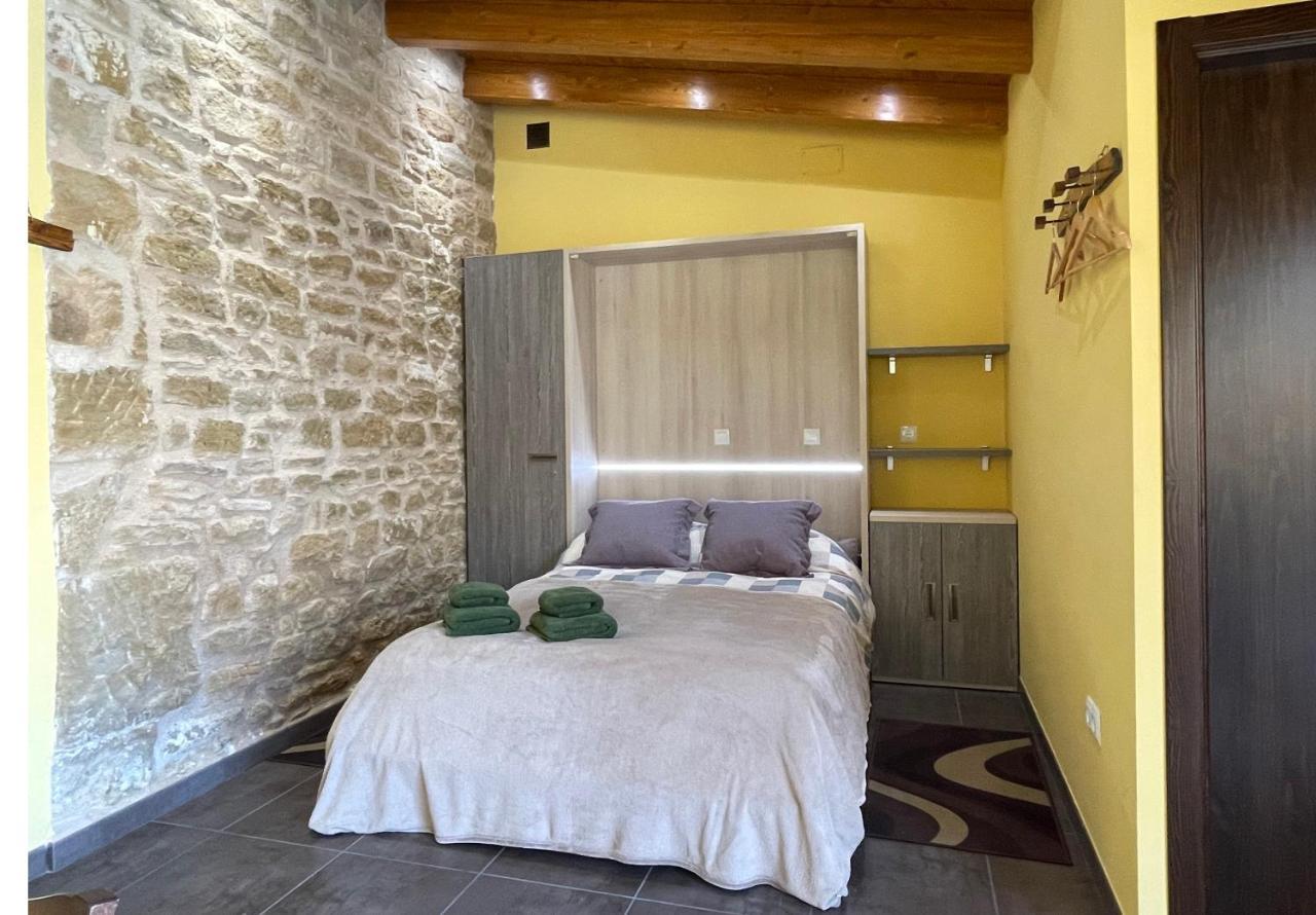 Apartamentos De Turismo Rural Las Eras Castelseras Bagian luar foto
