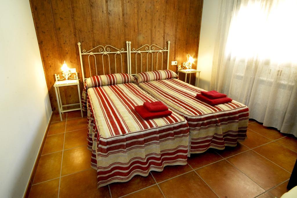 Apartamentos De Turismo Rural Las Eras Castelseras Bagian luar foto